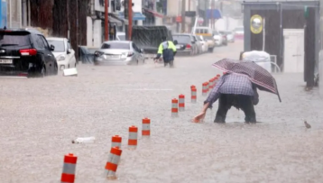 Four dead, 1,300 evacuated as heavy rains hit South Korea