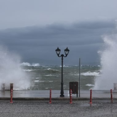 Καιρός άνοιξης αναμένεται το Σαββατοκύριακο στη χώρα – Λασποβροχές, άνοδος της θερμοκρασίας και νοτιάδες