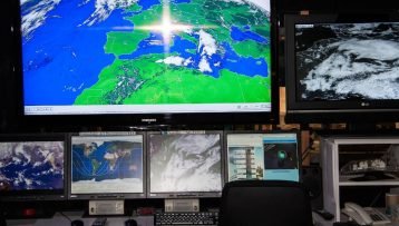Σε ποιους ανθρώπους «χρωστάμε» τις μετεωρολογικές προβλέψεις – Πως έγινε πράξη ένα τόσο δύσκολο εγχείρημα