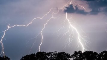 Έκτακτη ενημέρωση: Σημαντική καιρική μεταβολή φέρνει καταιγίδες και χαλαζοπτώσεις – Που αναμένονται τα ισχυρότερα φαινόμενα