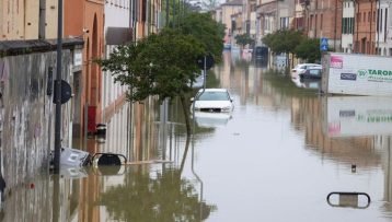 Ιταλία: Κύμα κακοκαιρίας προκαλεί ασύλληπτές πλημμύρες – Αγνοείται για δεύτερη ημέρα τουρίστρια