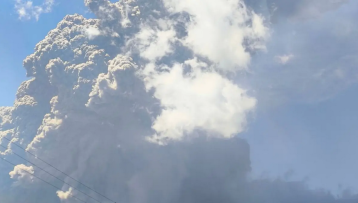 Indonesia: Major eruption at Mount Lewotobi Laki-laki sends ash to 19.6 km – Live image