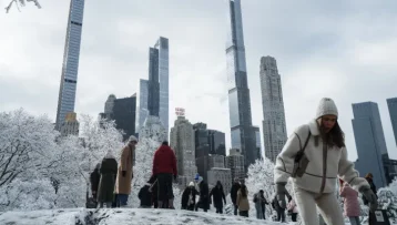 Χιόνια στη Νέα Υόρκη: Το Central Park ντύθηκε στα λευκά και μάγεψε κατοίκους και επισκέπτες