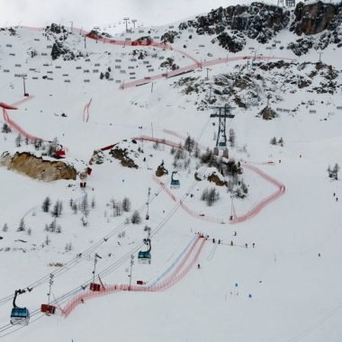 Ρεκόρ θανάτων στις Άλπεις – Σε κατάσταση «κόκκινου συναγερμού» για χιονοστιβάδες